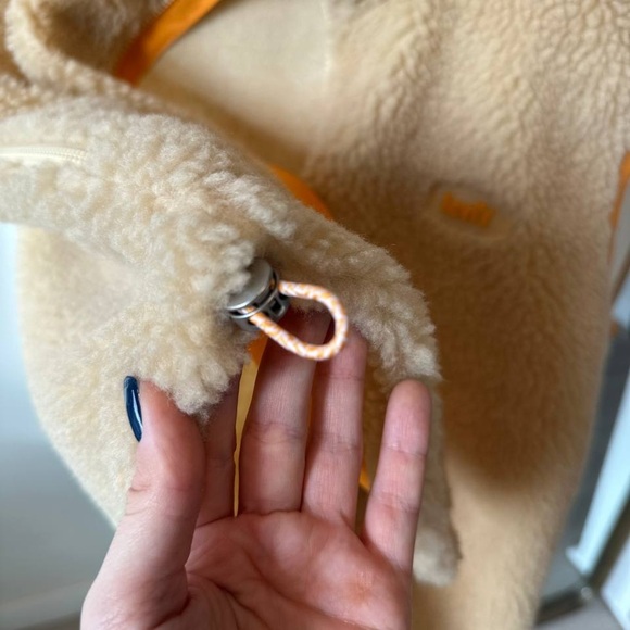 New! Levi’s Sherpa Fleece Vest – Women’s XS – Beige - Picture 10 of 13